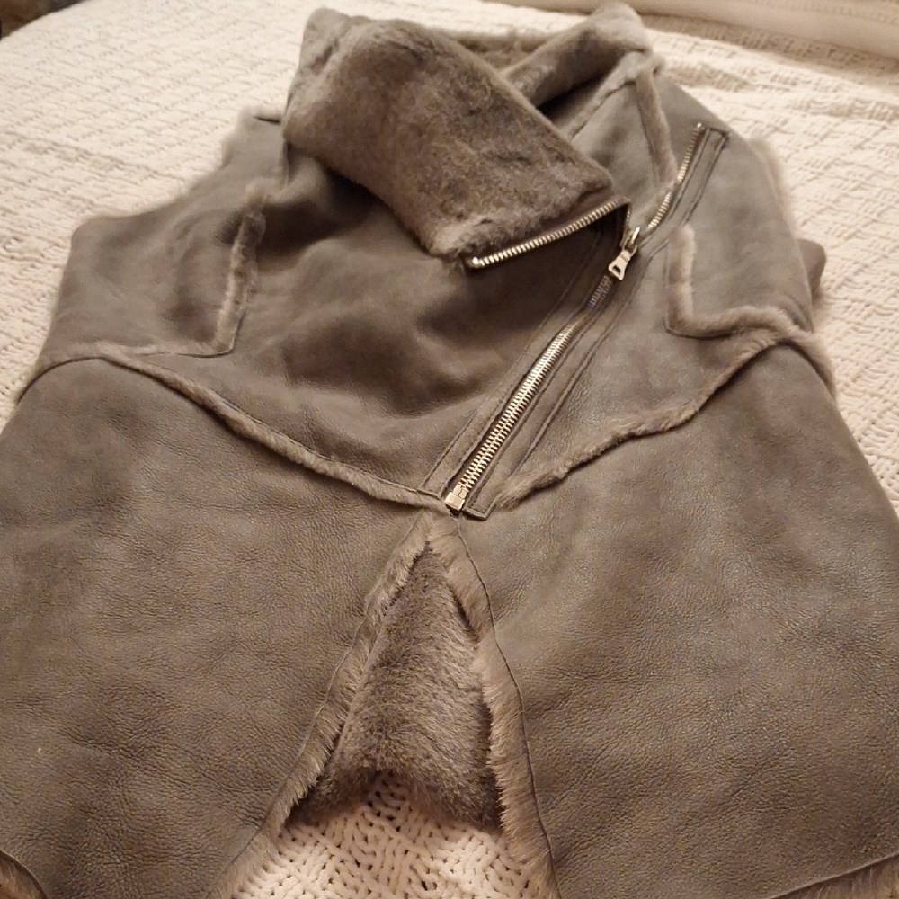 Kenna T Gray Shearling Vest with Real Lamb Fur & leather Zipper Size M - Picture 5 of 13